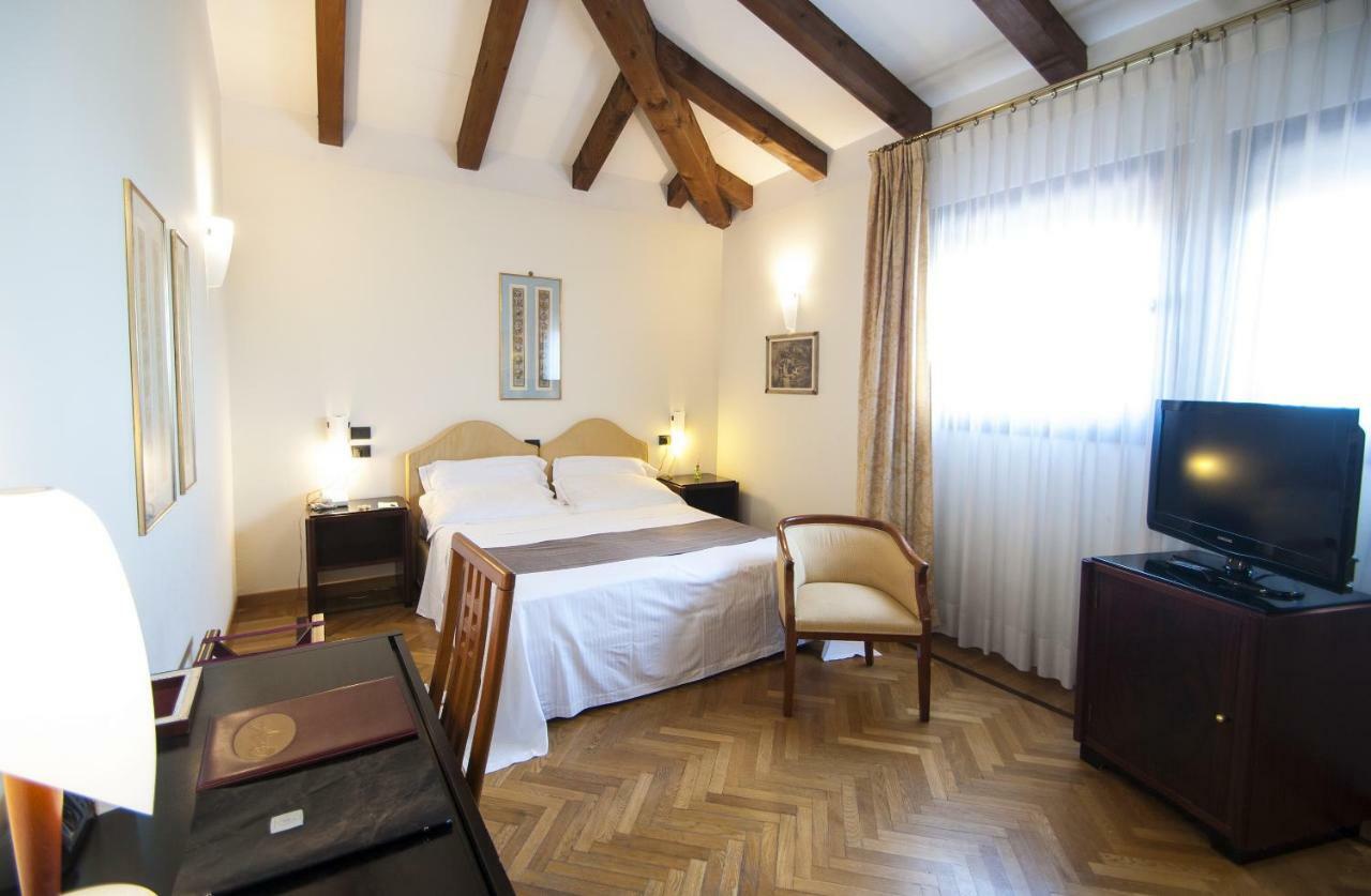 Alla Rocca Hotel Conference & Restaurant Bazzano Luaran gambar
