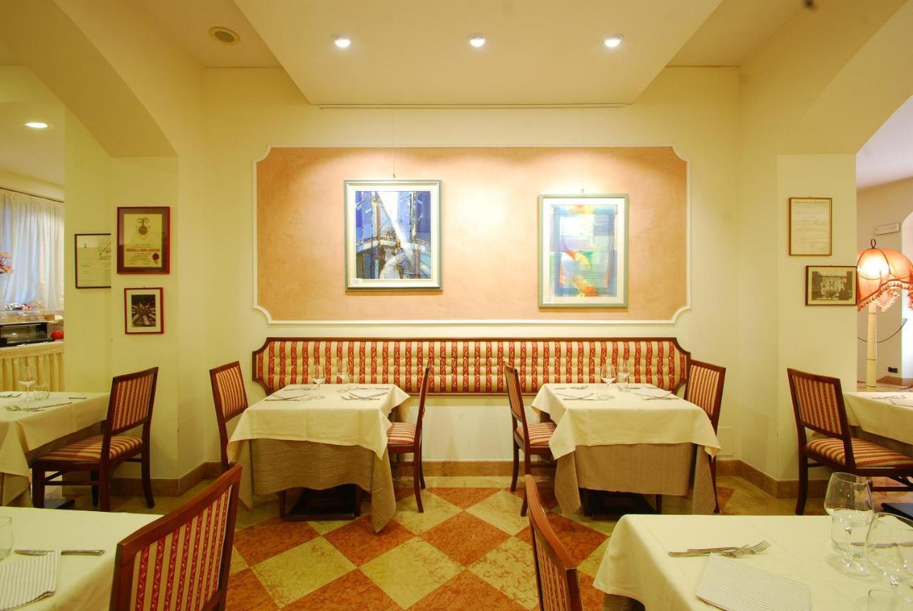 Alla Rocca Hotel Conference & Restaurant Bazzano Luaran gambar